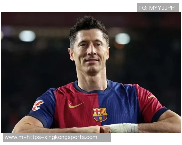 莱万状态火热欧冠赛场10场打入12球稳居射手榜首位